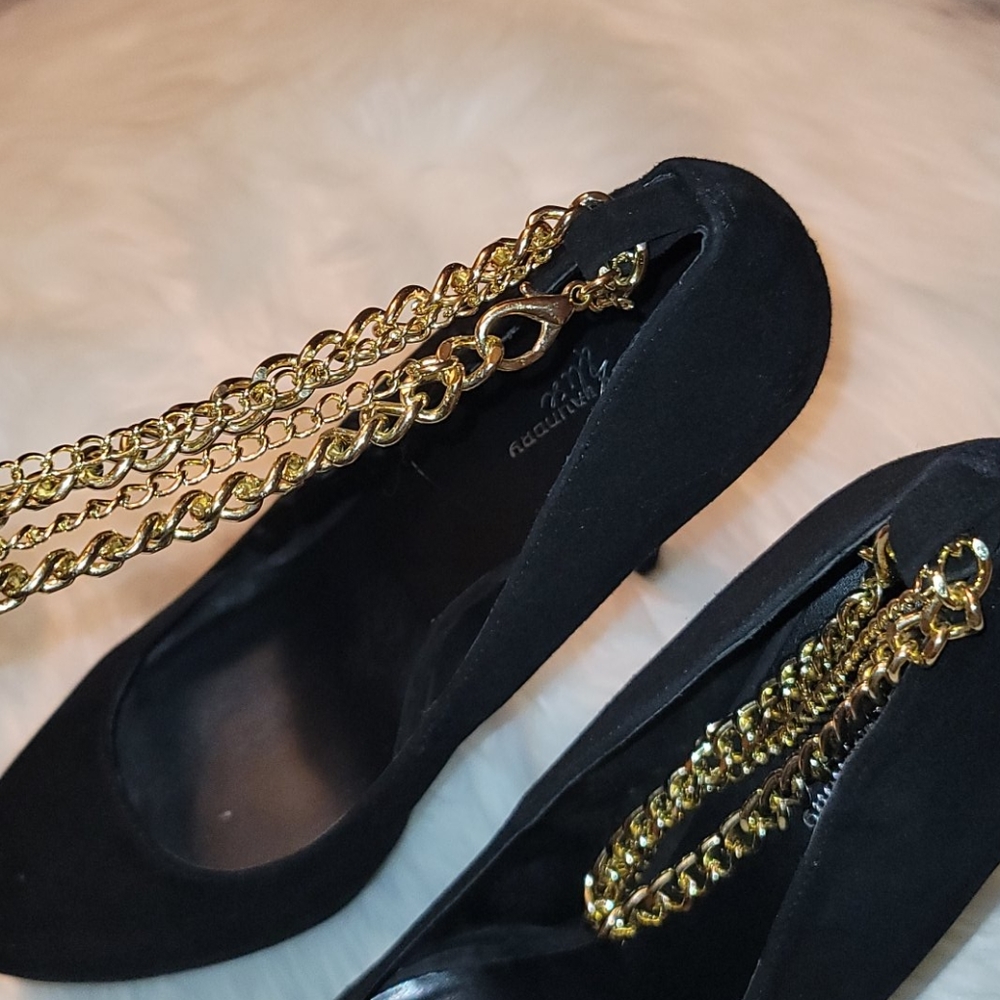 Shoes - Picture 4 of 8